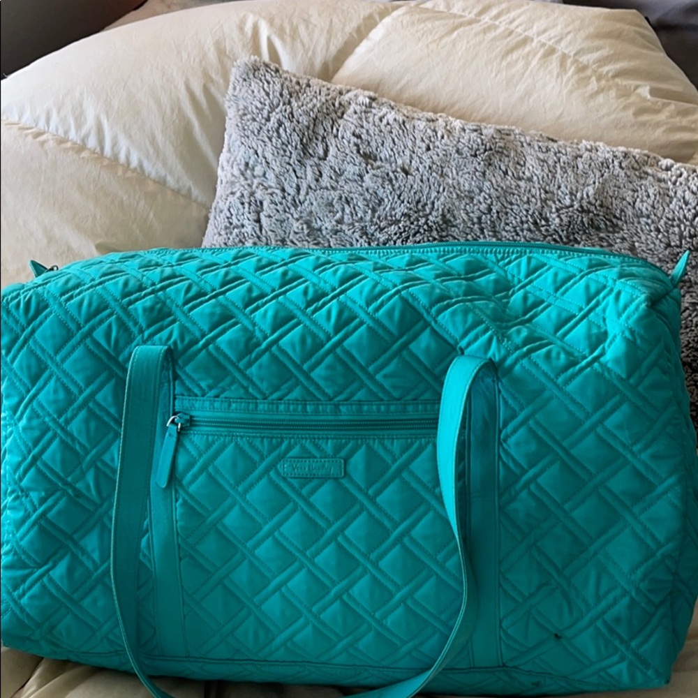 VERA BRADLEY - medium duffel bag